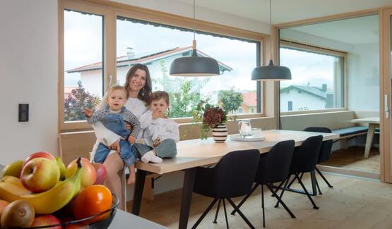 Wenn das Zuhause zur Hitzefalle wird - Wie Lehm-Klimaplatten Räume natürlich temperieren