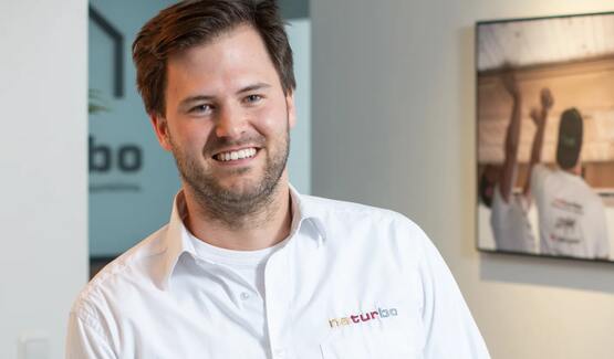 Experten-Interview im TV zu nachhaltigem Bauen: Michael Weihele, Geschäftsführer von naturbo, über ein cleveres System aus dem Allgäu